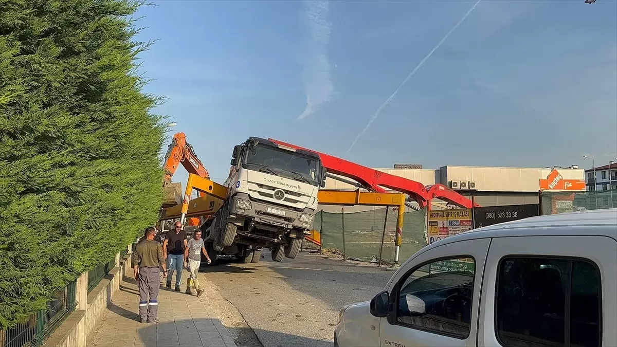 Beton Pompası Devrildi, İşçi Hayatını Kaybetti