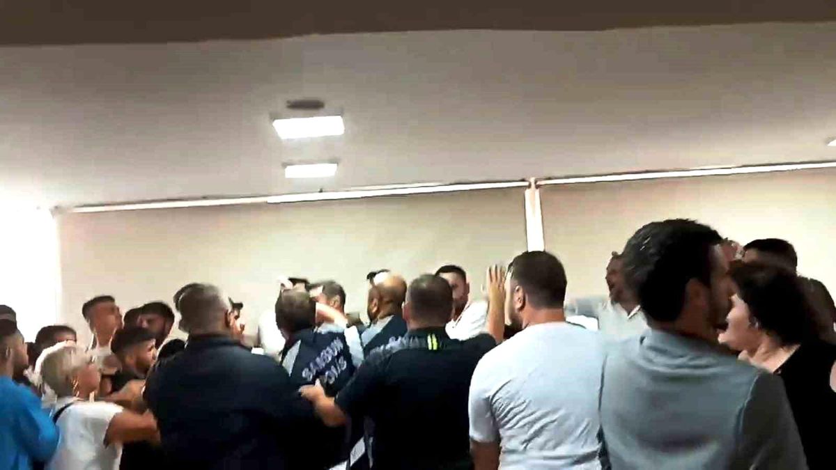 CHP Kongresinde Kavga Ortalığı Karıştırdı