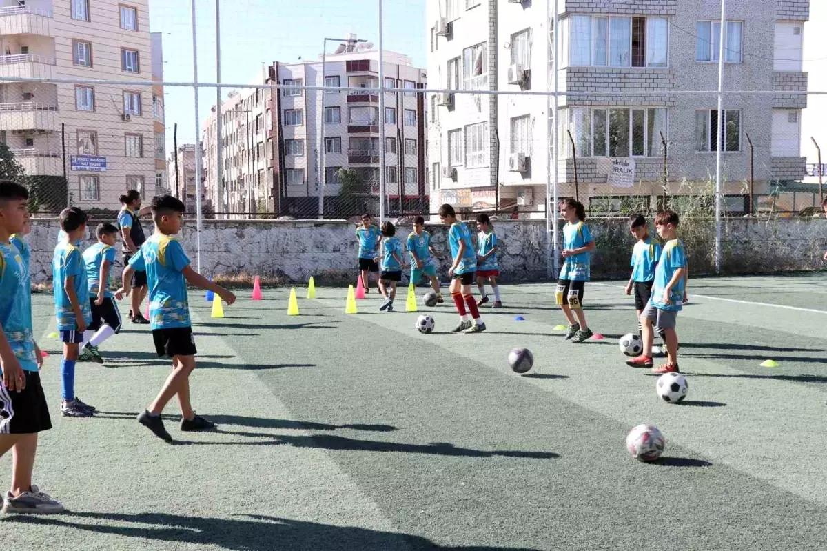 Haliliye Belediyesi\'nin Futbol Okulu Gençlere Gelecek Vadediyor