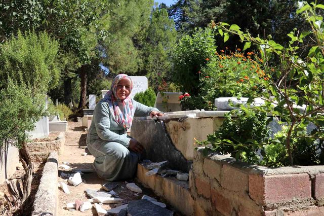 53 yaşındaki kadından ilginç iddia: Görücüler kocamın mezarına zarar vermiş olabilir 53 yaşındaki kadından ilginç iddia: Görücüler kocamın mezarına zarar vermiş olabilir