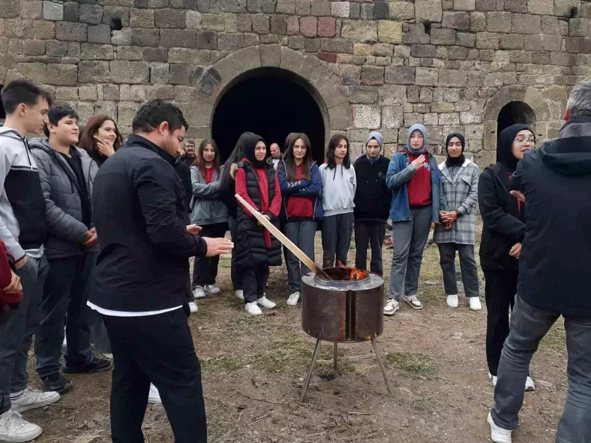 Öğrenciler Kiremitlik Tabya\'da Tarih Dersi İşledi