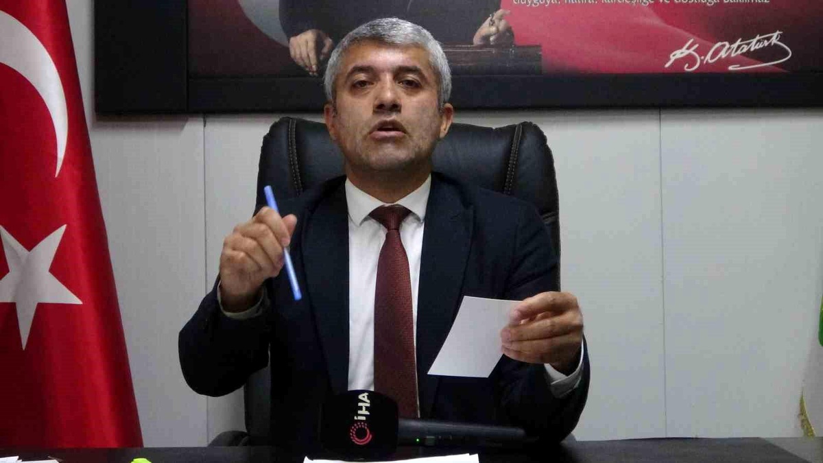 Malatya\'da Halk Otobüsü ile Korsan Servis Çarpıştı: 25 Yaralı