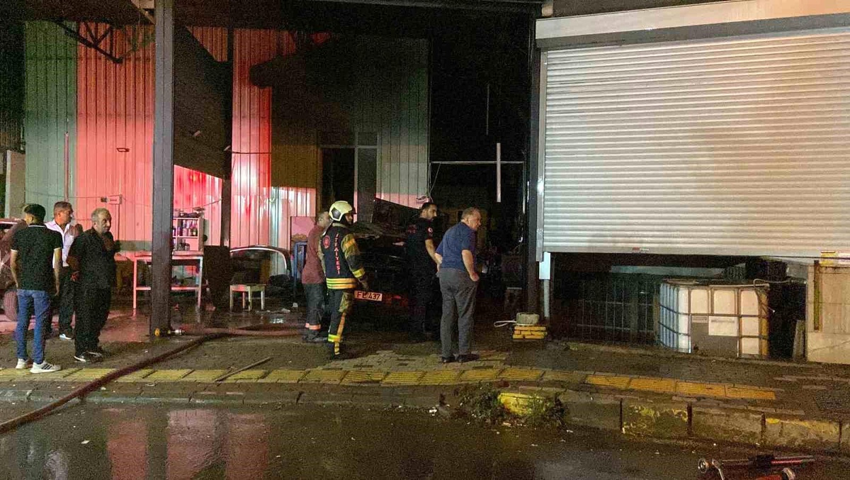 Gebze\'de Oksijen Kaynağı Yangını