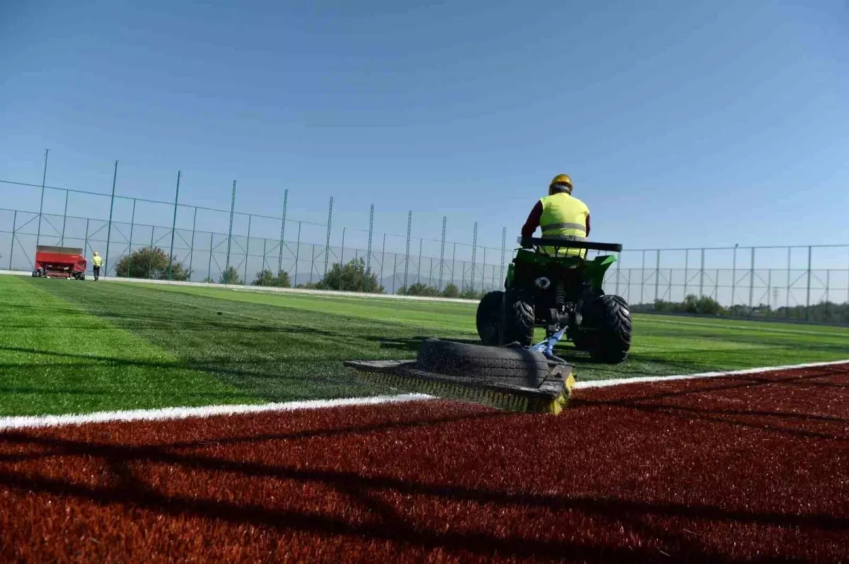 Osmangazi Belediyesi\'nden Gündoğdu Mahallesi\'ne Yeni Futbol Sahası