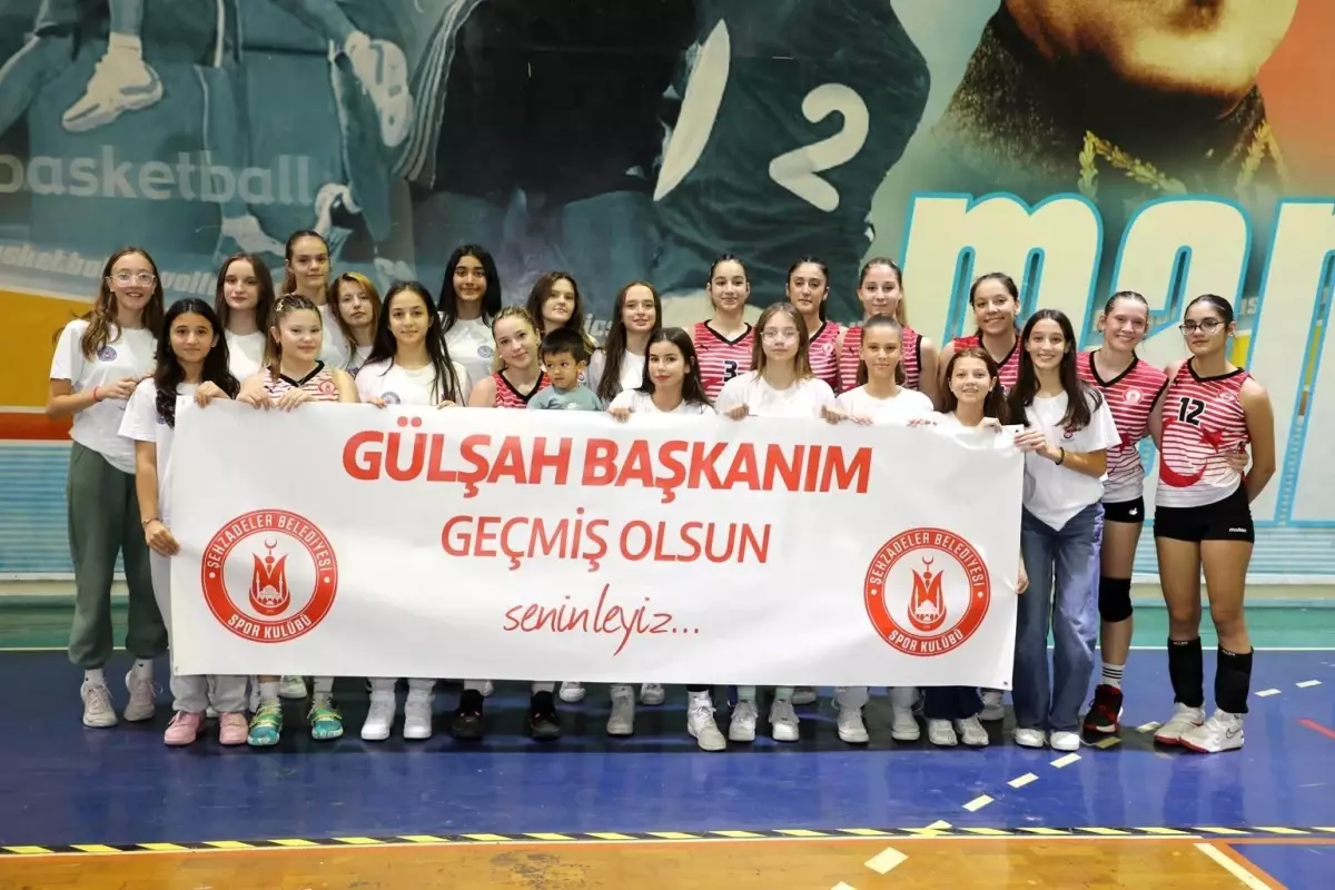 Şehzadeler Genç Kızlar Voleybol Takımı\'ndan Anlamlı Galibiyet