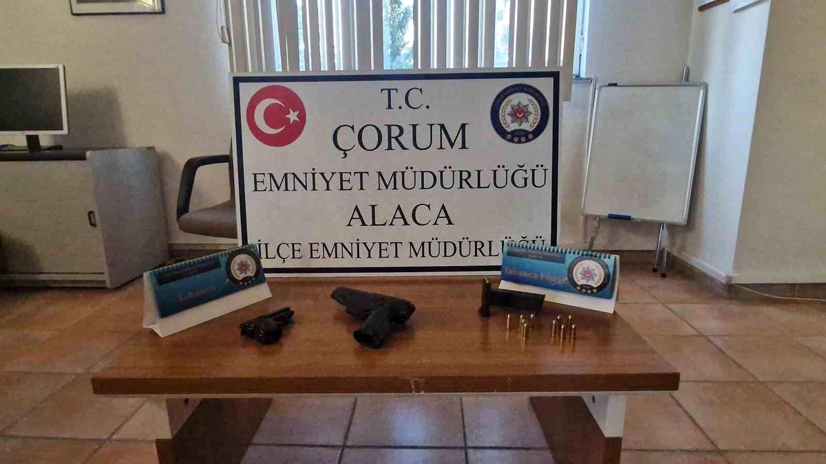Çorum\'da Uyuşturucu ve Bıçak Ele Geçirildi