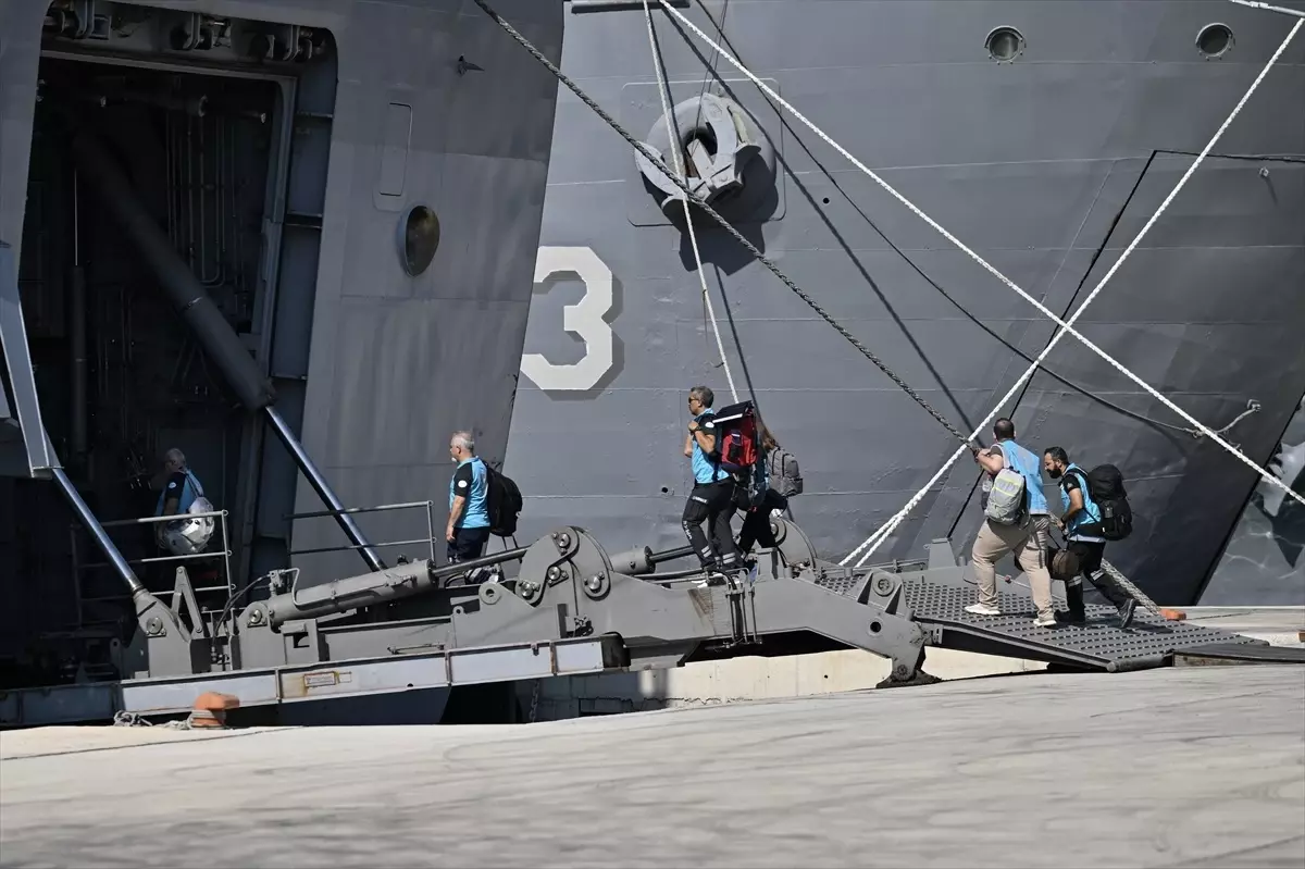 Türkiye, Lübnan\'a 300 Ton İnsani Yardım Gönderdi