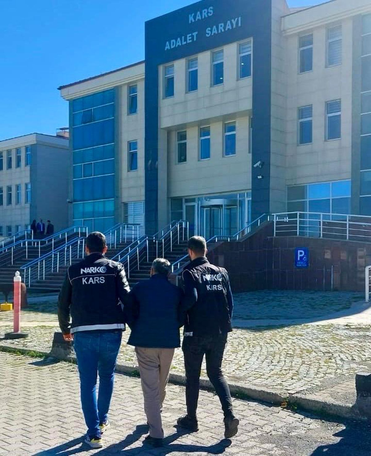 Kars\'ta Uyuşturucu Ticareti Yapan Yakalandı