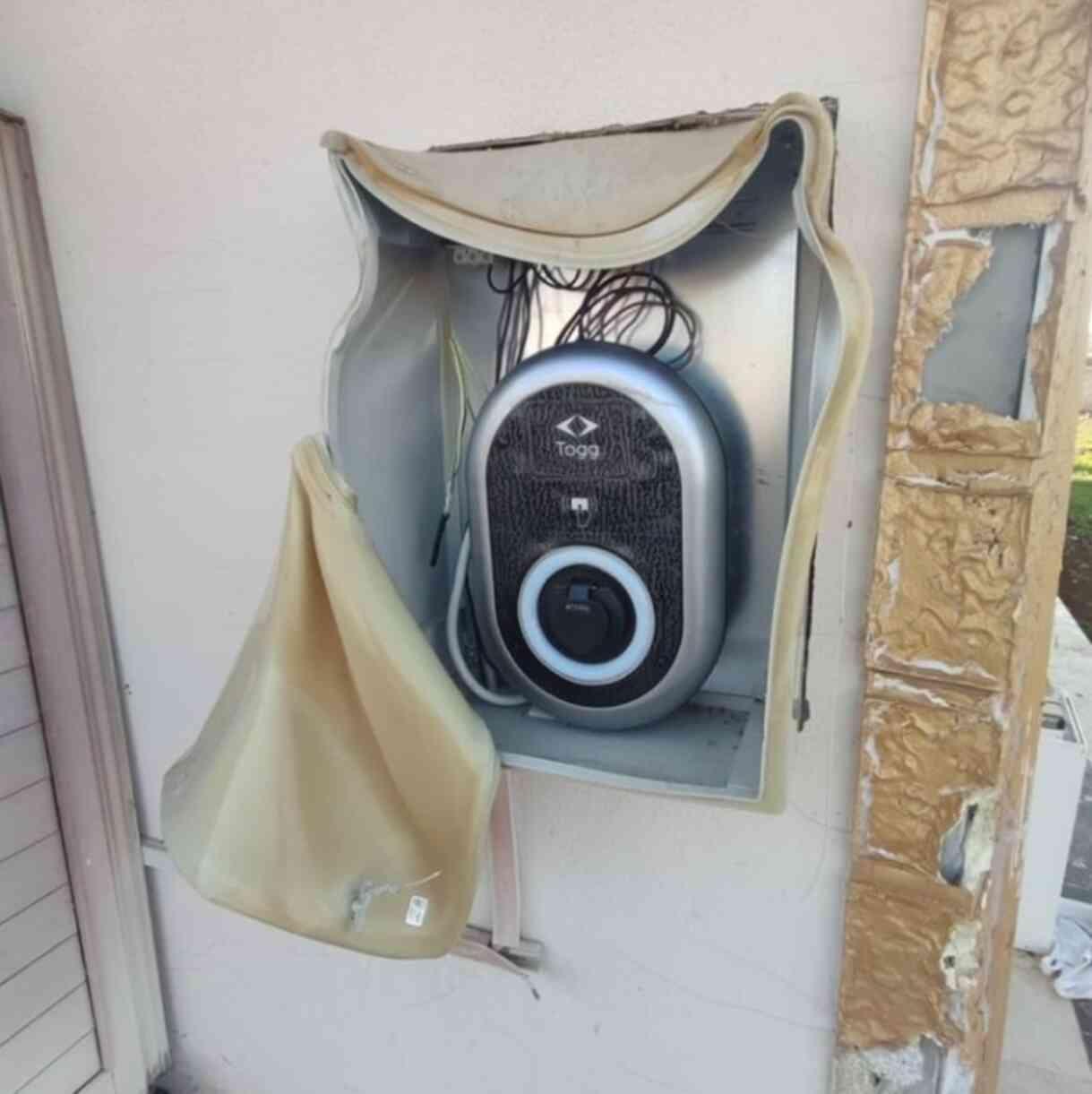 Alev topuna dönen Togg'un şarj edildiği evde kaçak elektrik kullanıldığı ortaya çıktı