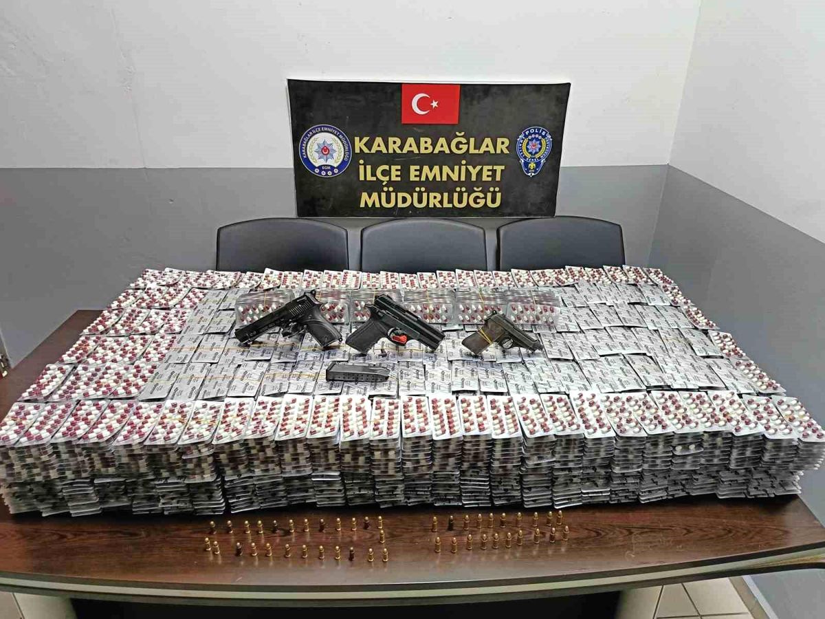 İzmir\'de Uyuşturucu ve Silah Operasyonu