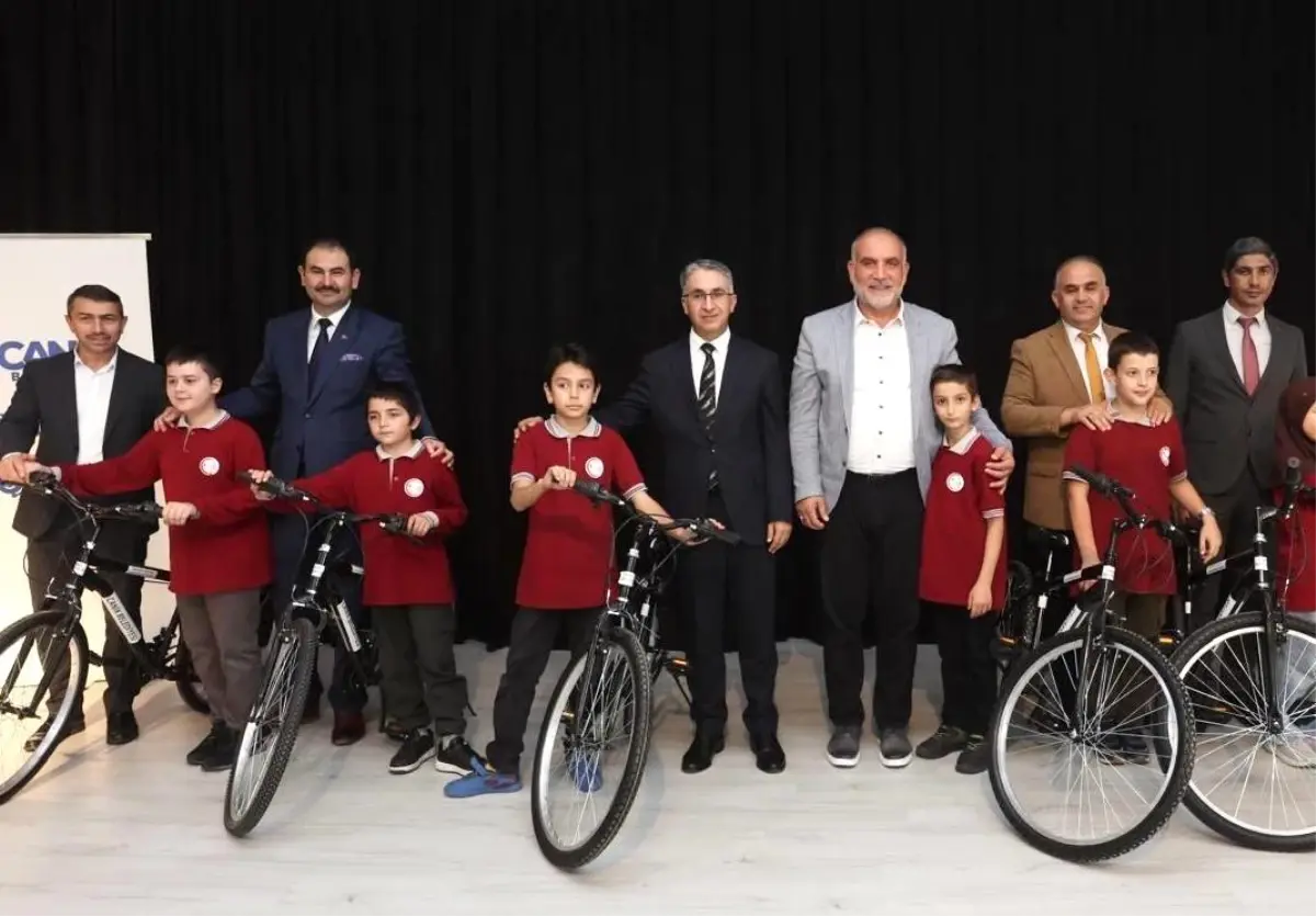 Canik Belediye Başkanı Sandıkçı, Öğrencilere Desteklerini Sürdürecek