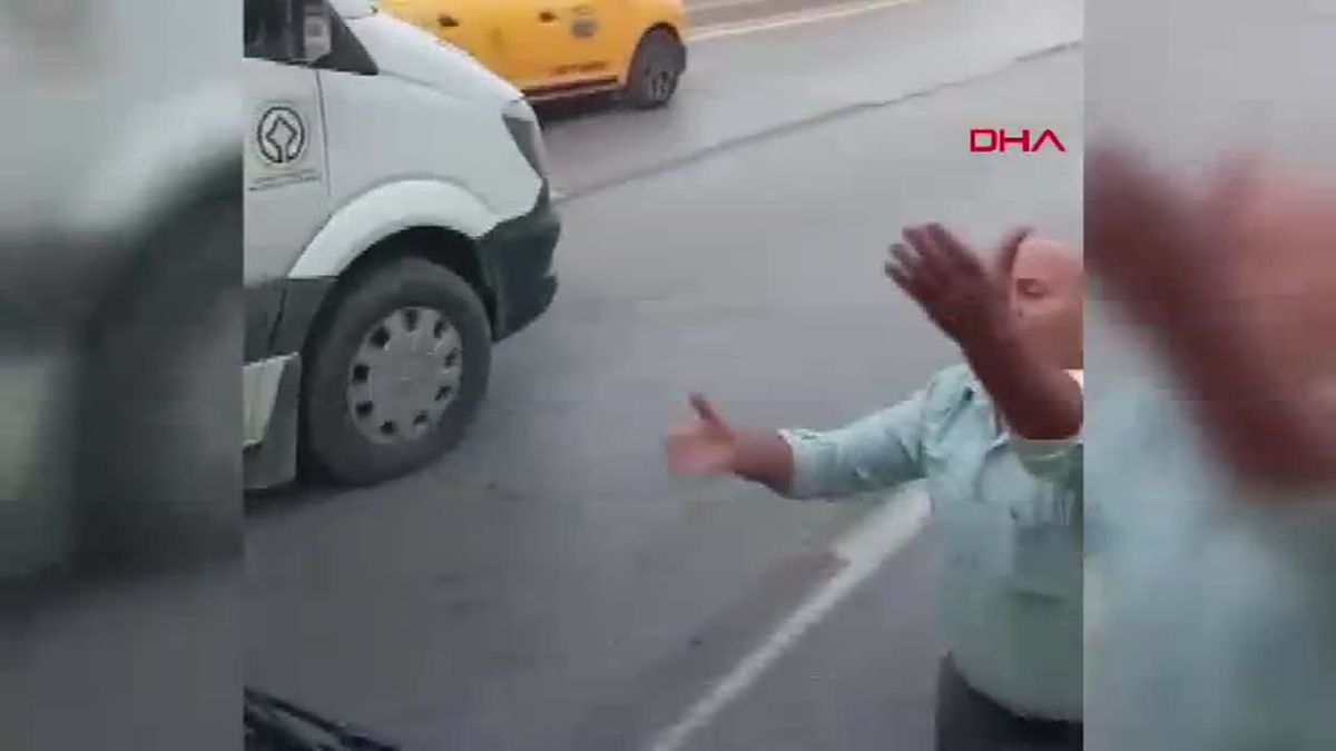 Engelli Çocuk İçin Otobüs Önünde Eylem