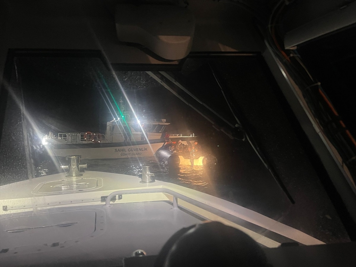 Ayvacık\'ta 64 Düzensiz Göçmen Yakalandı