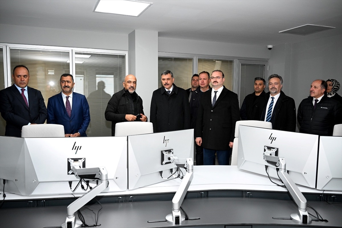 Vali Çiftçi DAG\'ı Ziyaret Etti