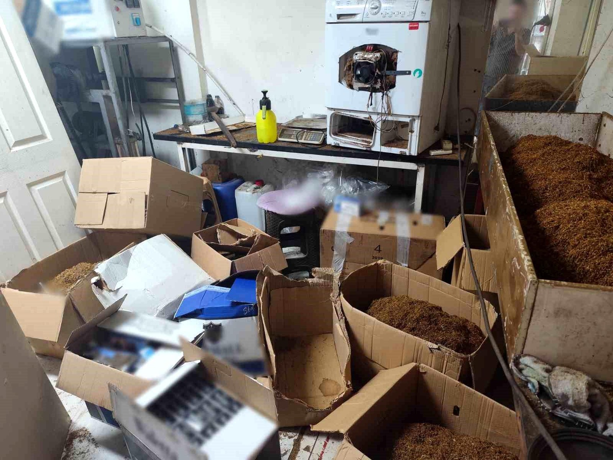 Küçükçekmece\'de Kaçak Tütün Operasyonu