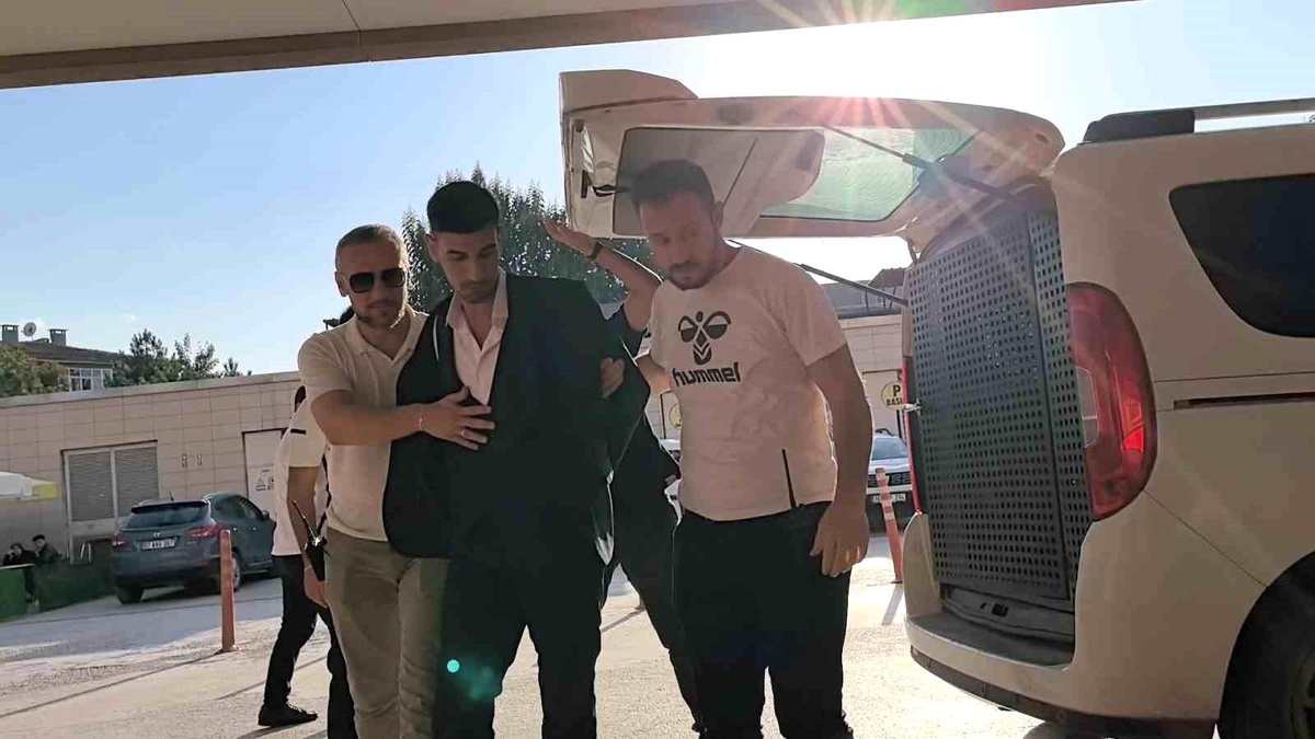 Bursa\'da Şok Tehdit: Genç Kızlar Keleşle Tehdit Edildi