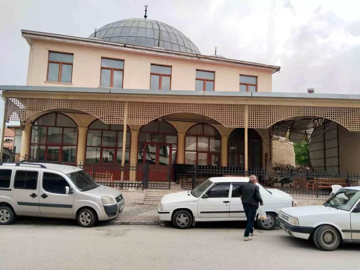 Malatya\'daki Camilerde Restorasyon Devam Ediyor