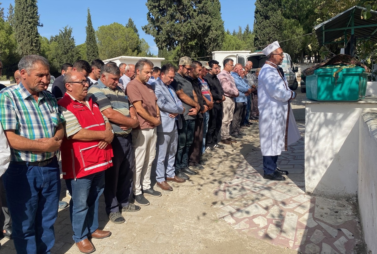 Pelin Karaca\'nın Cenazesi Toprağa Verildi