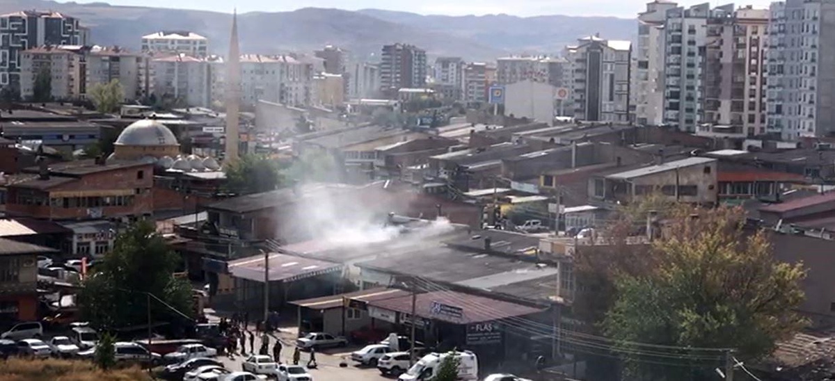 Sivas\'ta Çatı Yangını: 3 Yaralı