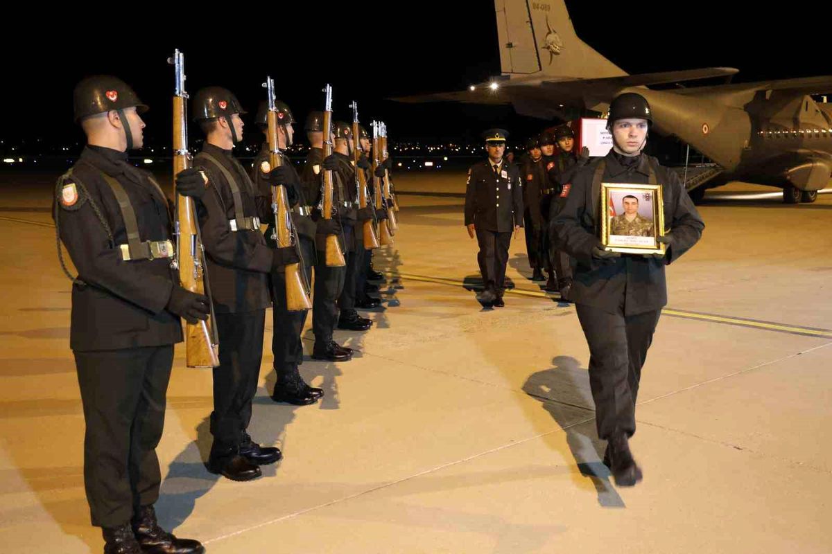 Şehit oğlunu karşılayan baba Hasan Alan: "Ülkesi, devleti, namusu için kahramanca şehit oldu"