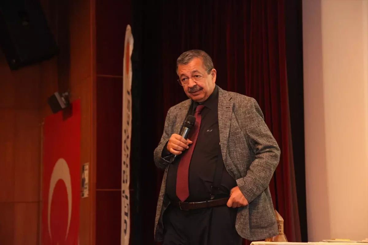 Hayati İnanç Ahlat\'ta Konferans Verdi