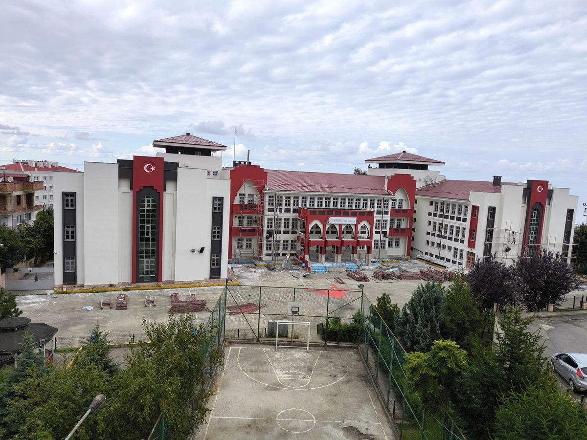 Trabzon\'da İmam Hatip Ortaokulu öğrencisi kalp krizi geçirerek hayatını kaybetti