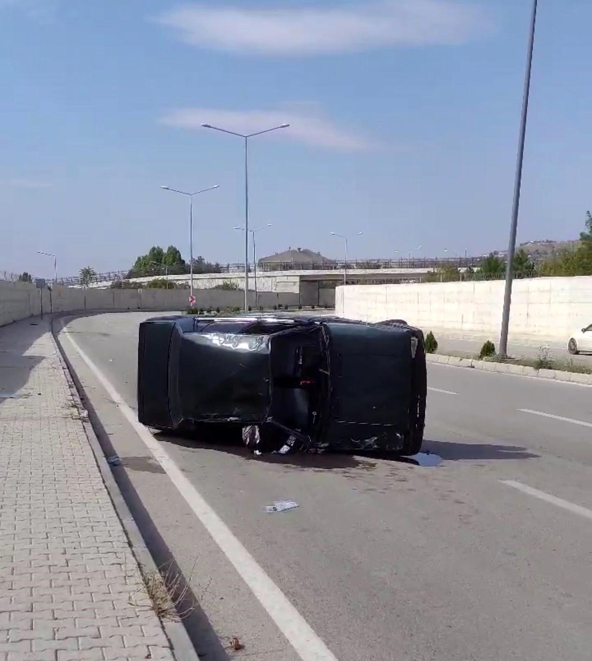 Elazığ\'da otomobil takla attı: 1 yaralı
