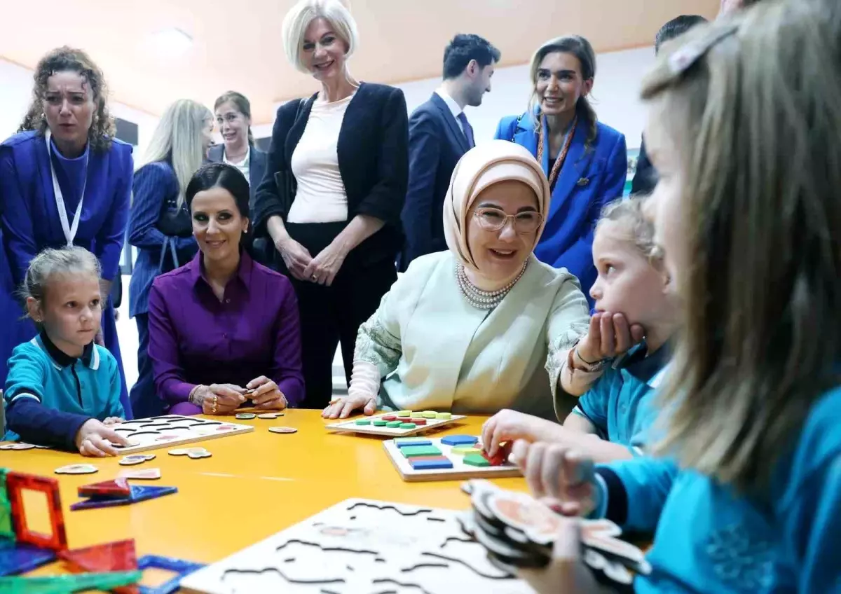 Emine Erdoğan, Belgrad\'daki Türkiye Maarif Vakfı anaokulu öğrencileriyle bir araya geldi