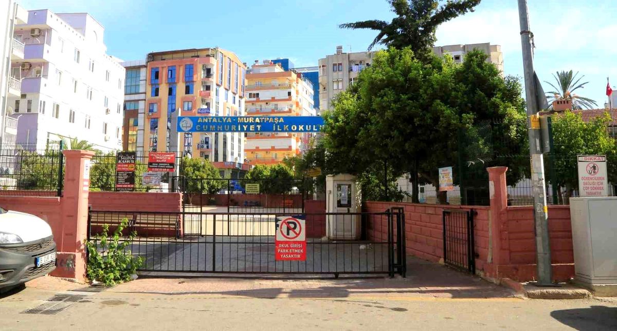 Antalya\'da çocukların önünde uygunsuz hareket