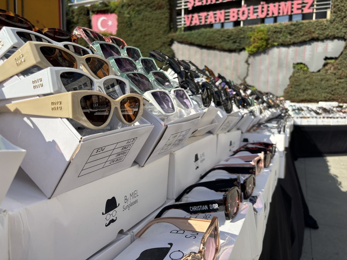 İstanbul\'da Kaçak Gözlük Operasyonu