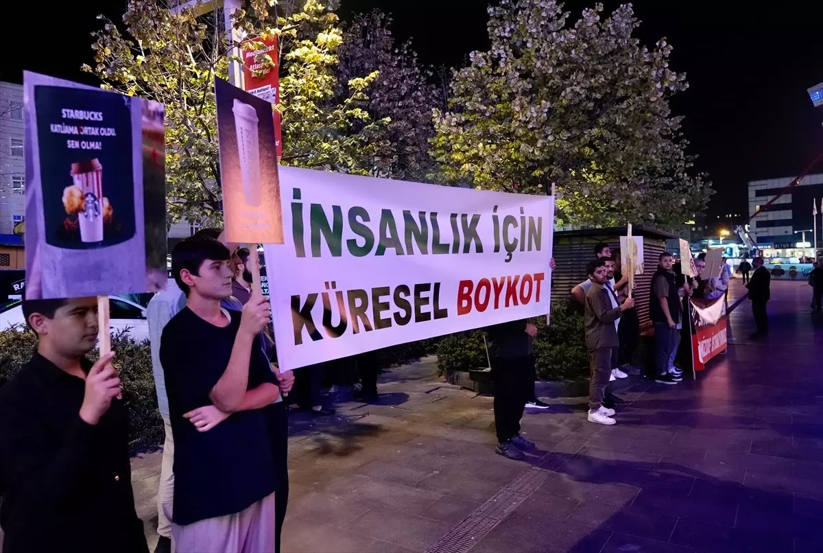 İstanbul\'da Starbucks\'ta İsrail Karşıtı Protesto