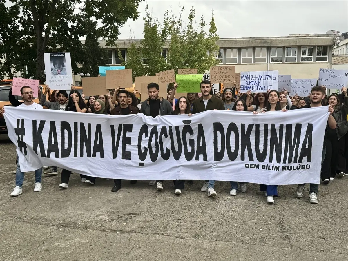 KTÜ\'de Kadına Yönelik Şiddete Karşı Yürüyüş