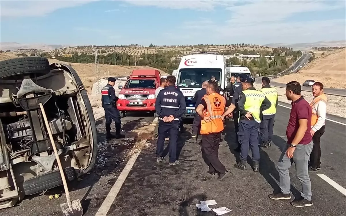 Malatya\'da Minibüs Devrildi: 17 Yaralı