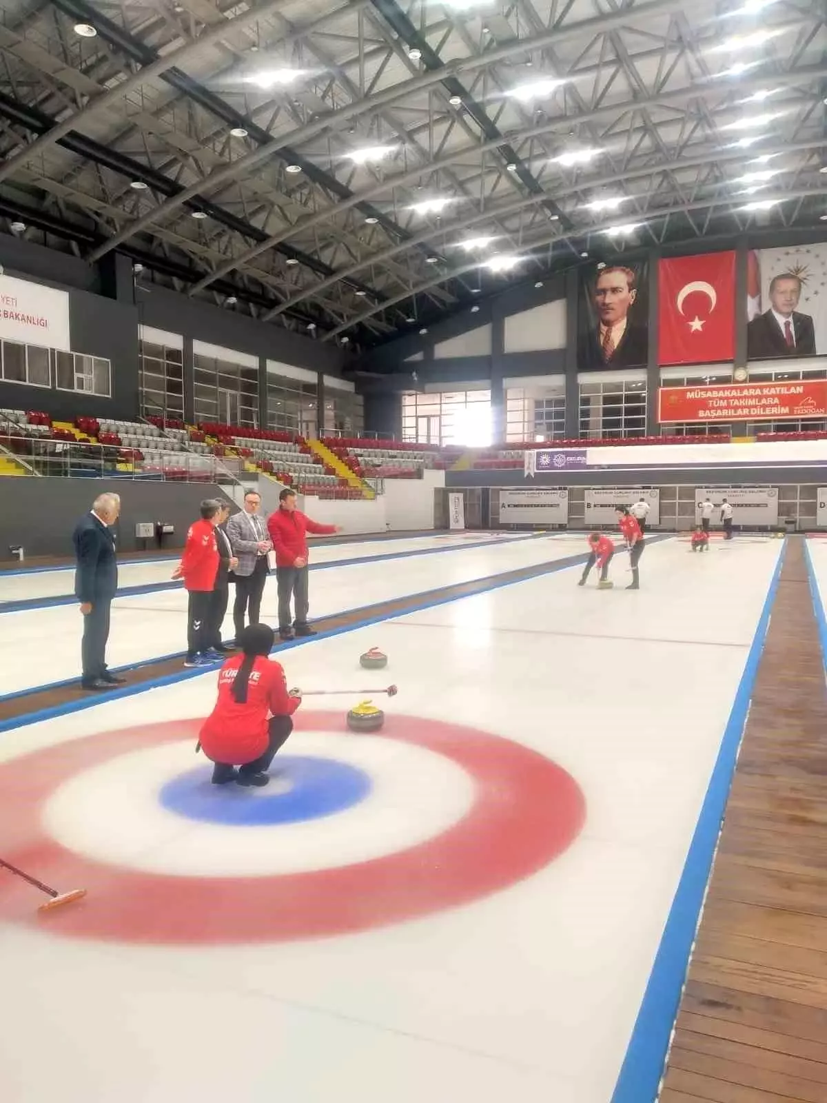 Kaymakam Kaldırım, Curling Millilerle Buluştu