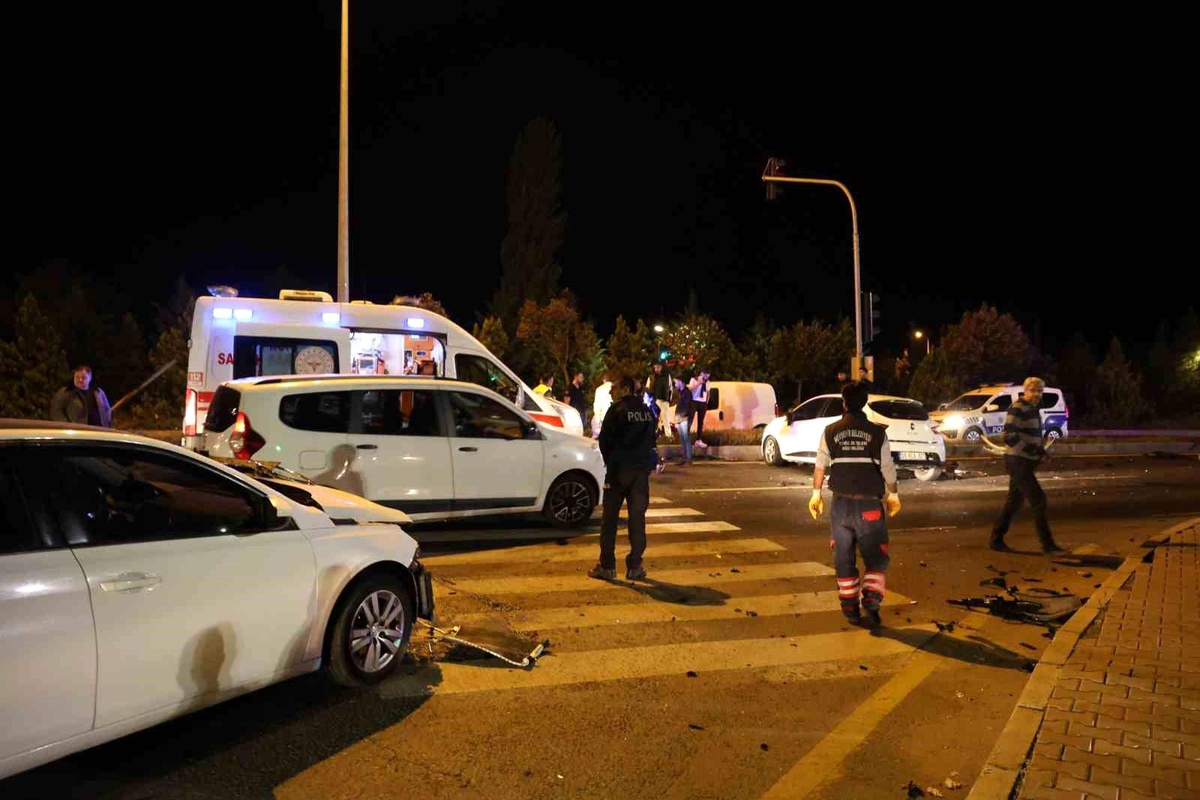 Nevşehir\'de Trafik Kazası: 2 Yaralı