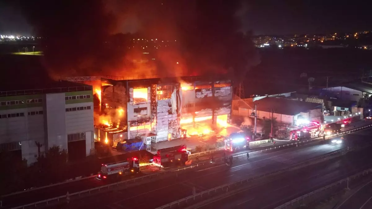 Çerkezköy\'de Kozmetik Fabrikasında Yangın