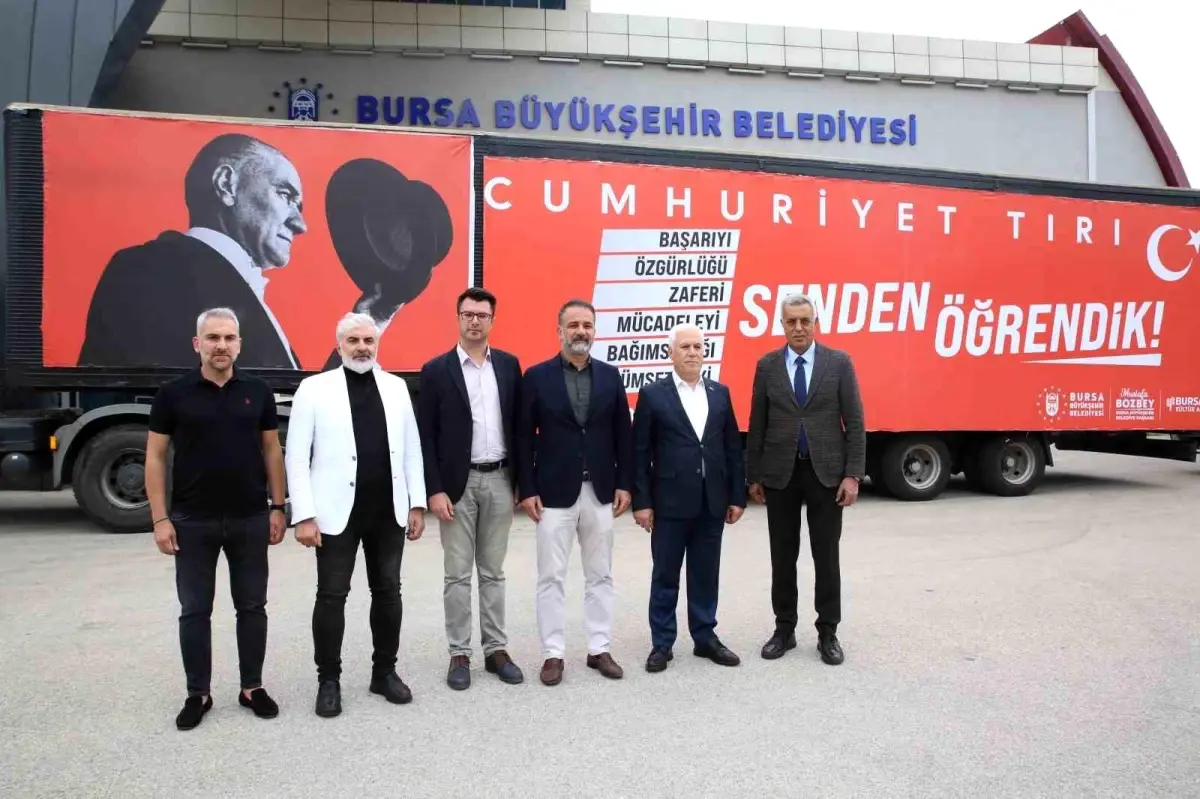 Bursa\'da \'Cumhuriyet Tırı\' Yola Çıktı