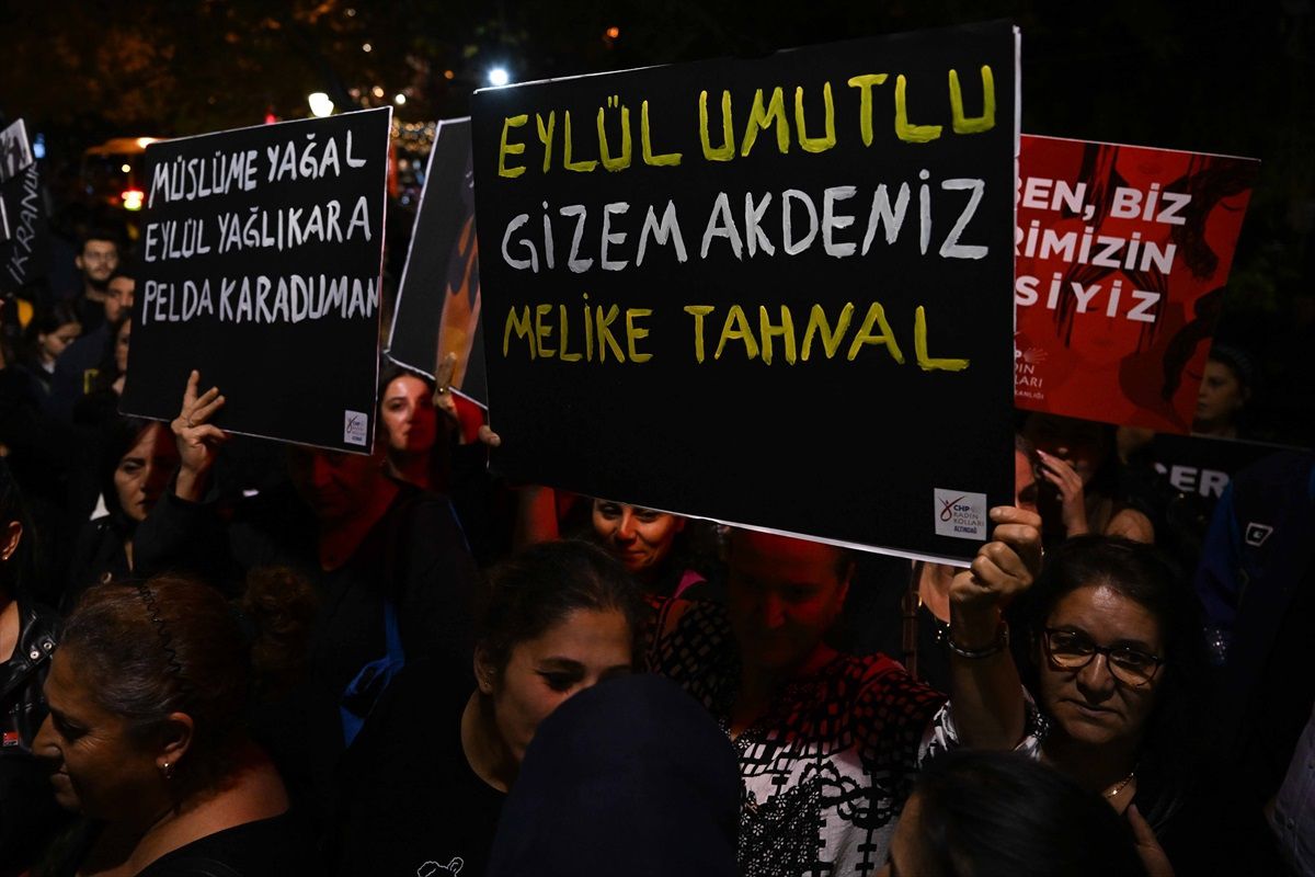 CHP\'den \'Simsiyah\' Yürüyüş