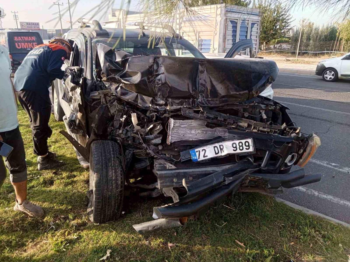 Batman\'da Trafik Kazası: 3 Yaralı