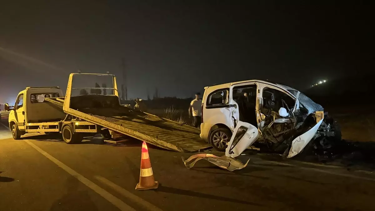 Diyarbakır\'da Trafik Kazası: 3 Ölü, 3 Yaralı