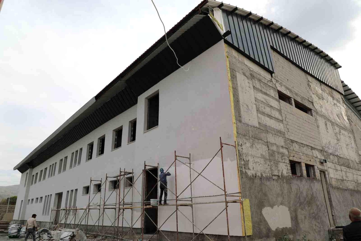Doğubayazıt\'ta Yeni Spor Salonu İnşaatı Devam Ediyor
