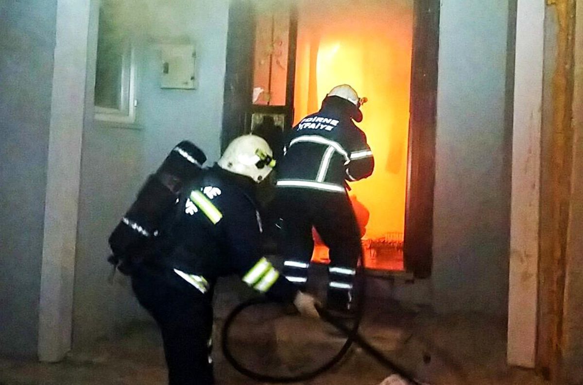 Edirne\'de Yangın: Tek Katlı Ev Kullanılamaz Hale Geldi