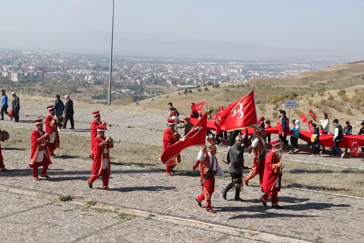 Erzurum\'da devlet korumasındaki çocuklar tarihi tabyalarda ecdadı andı