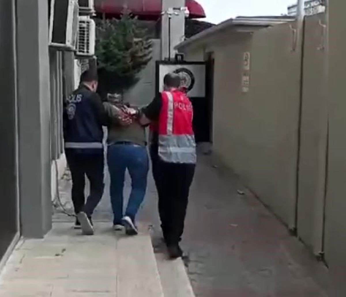 Esenyurt\'ta Taciz Olayı: Hamile Kadın Bağırarak Kurtuldu