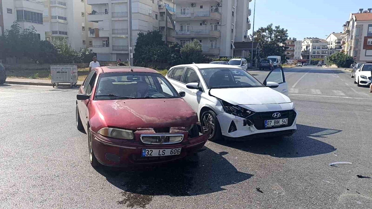 Manavgat\'ta Trafik Kazası: 1 Yaralı