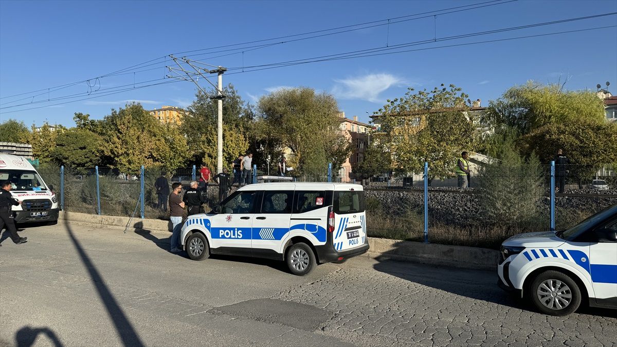 Kayseri\'de Yük Treni Kazası: Bir Kişi Hayatını Kaybetti