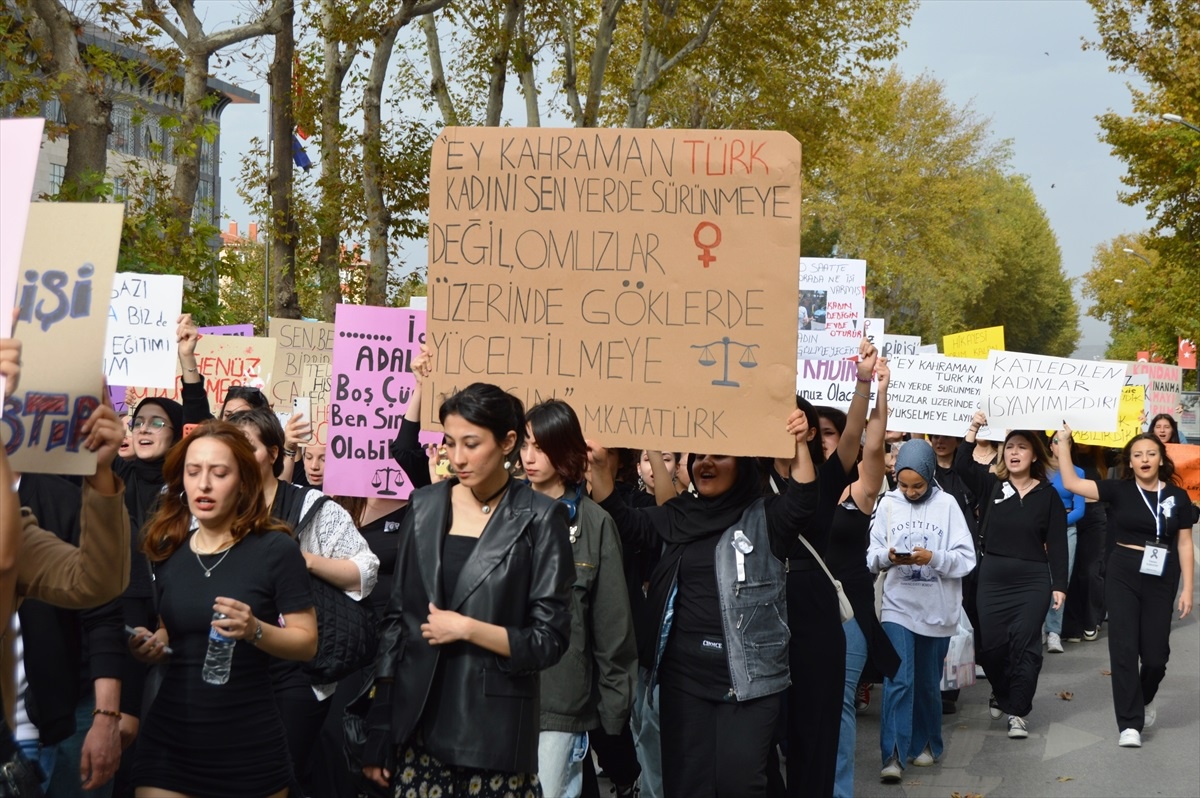 Kütahya\'da Kadına Yönelik Şiddet Protestosu