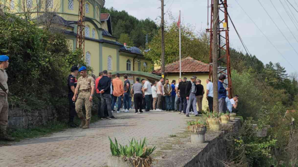 Ormanlık alanda katledilen dayı ve yeğenin cenazeleri defnedildi