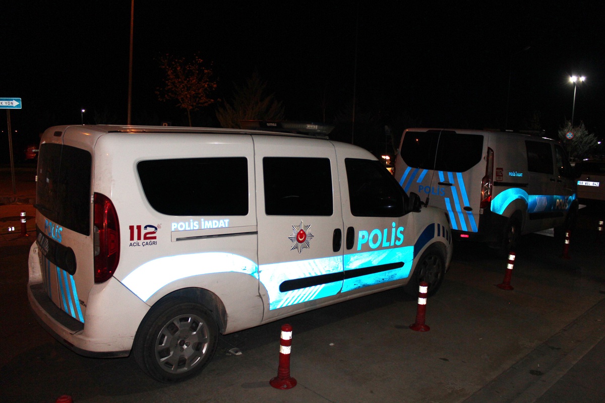 Aksaray\'da Bıçaklı Kavga: Genç Ağır Yaralandı