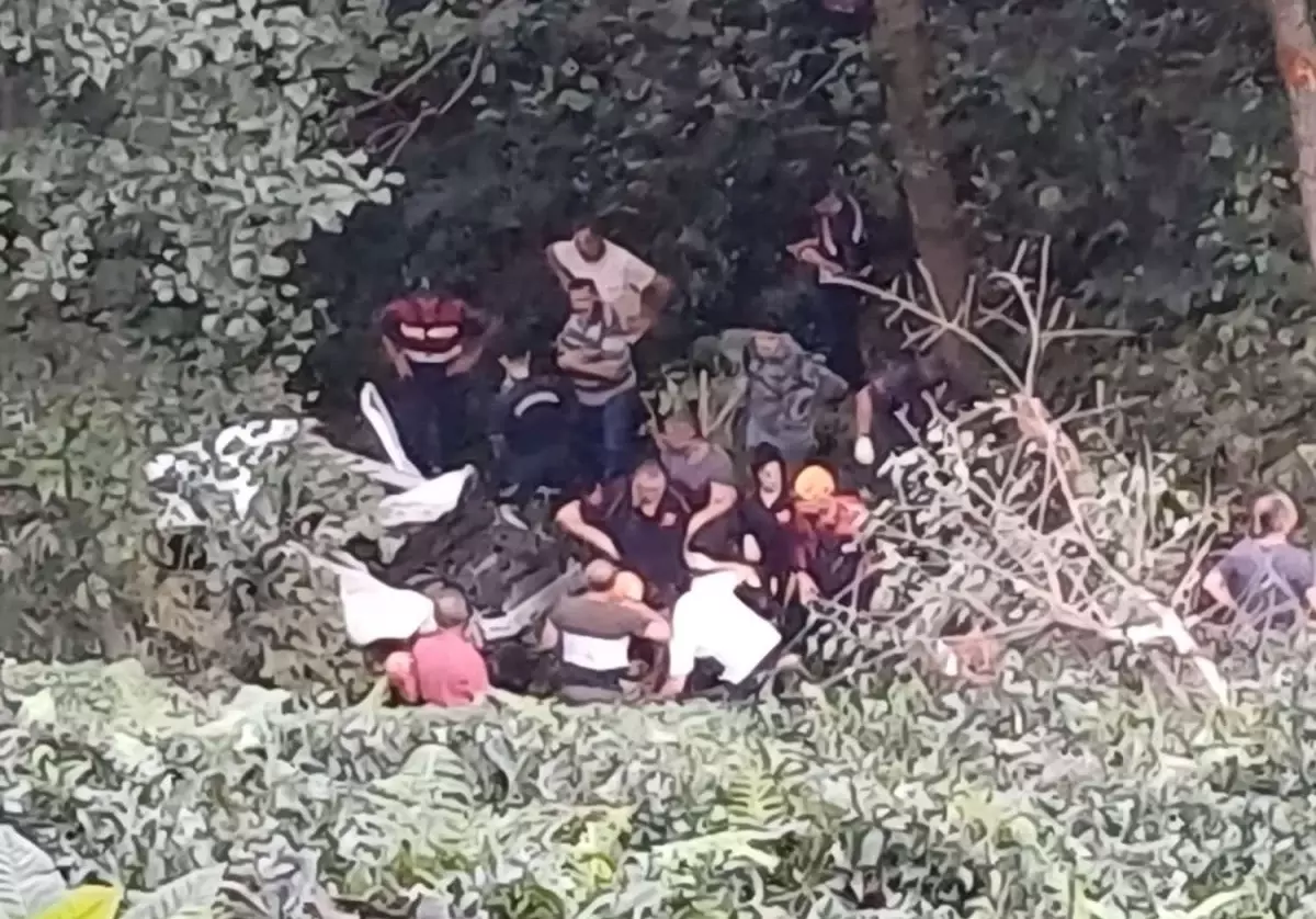 Rize\'de Kamyonet Uçuruma Yuvarlandı: 1 Ölü, 1 Yaralı